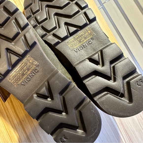 NEW Vionic Carmen Green Suede Mary Jane Shoes with Buckle sz 10 W comfy stylish - Picture 6 of 6